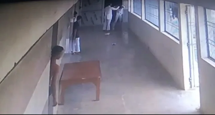 छात्रावास में 9वीं के छात्र से कथित बेरहमी से मारपीट! वीडियो वायरल, सरस्वती शिशु मंदिर के प्राचार्य पर FIR