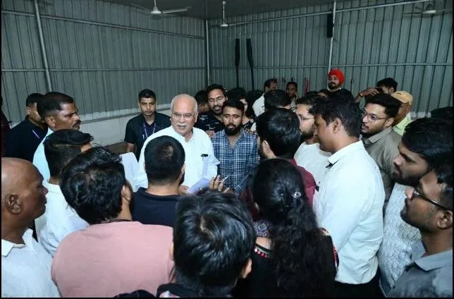 CGPSC मुख्य परीक्षा पर फिर उठे सवाल! भूपेश बघेल से मिले अभ्यर्थी, इंटरव्यू से पहले कॉपियां और पुनर्मूल्यांकन की मांग