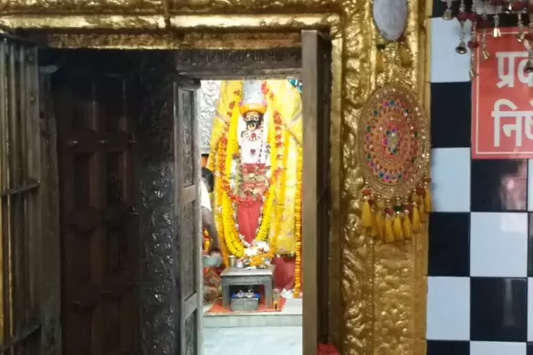 सदियों पुरानी परंपरा आज भी कायम! चकमक पत्थरों से होती है मां महामाया के नवरात्रि पूजन की शुरुआत