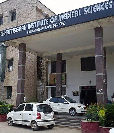 सिम्स में फिर उठा प्रताड़ना का मामला! HOD समेत दो महिला डॉक्टरों के खिलाफ PG छात्रा ने खोला मोर्चा, कलेक्टर के निर्देश पर जांच शुरू